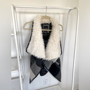 Faux Fur Fashion Vest - Size Small